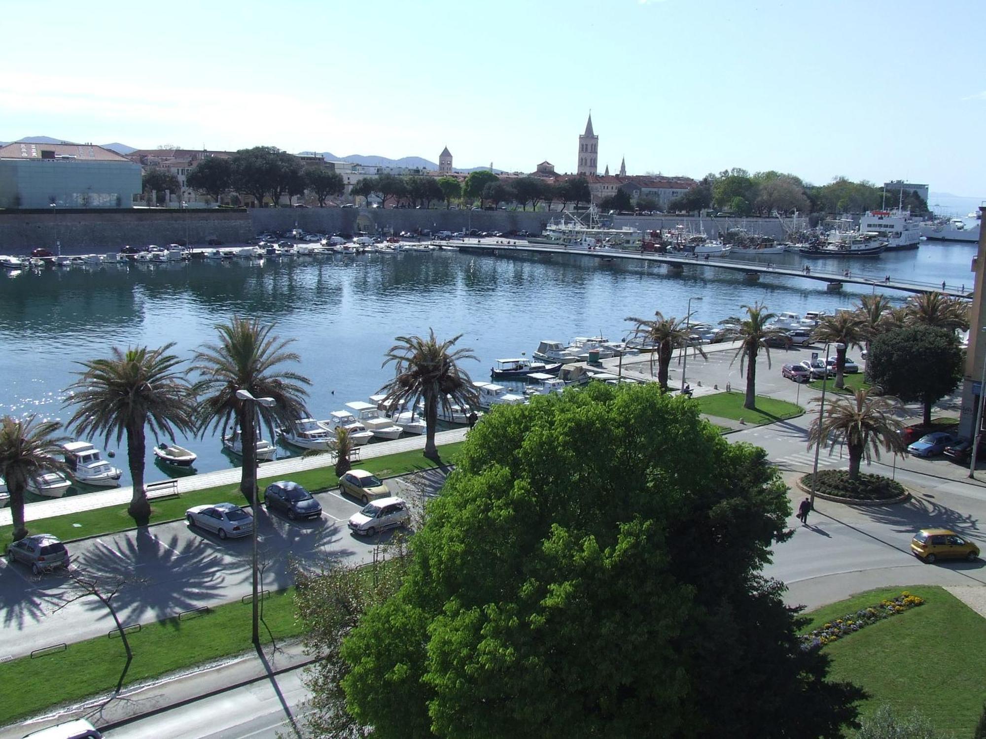 Luxury Town Center Apartments Zadar Bagian luar foto